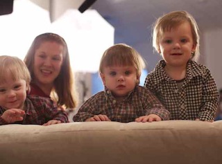 mom posing with four children